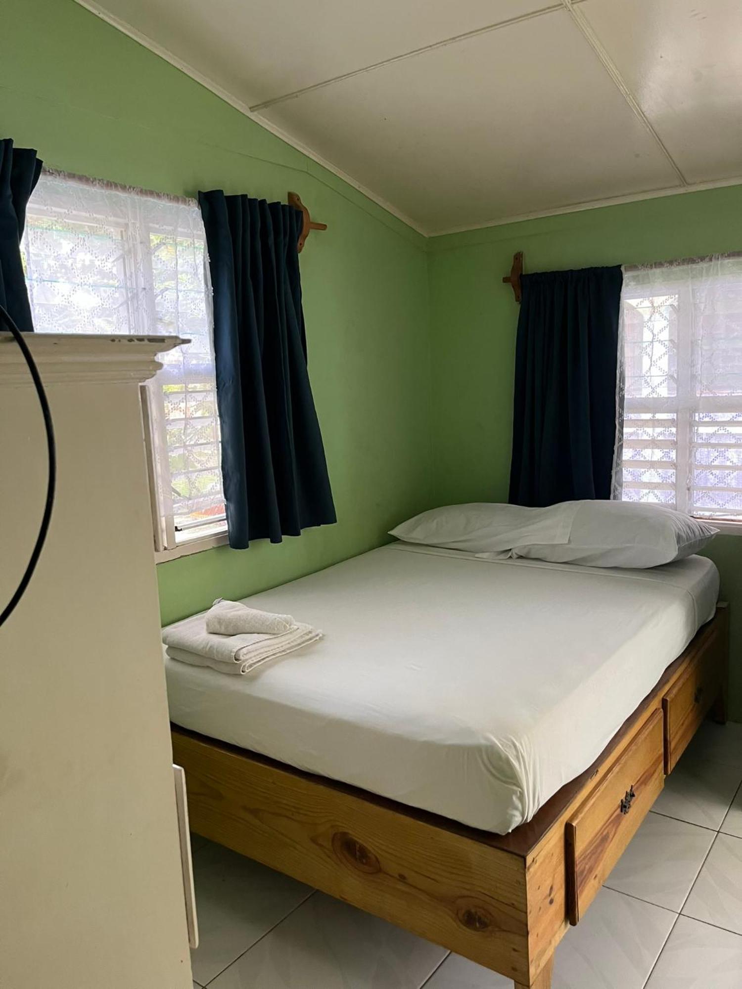 Andre'S Guest House Negril Exteriör bild