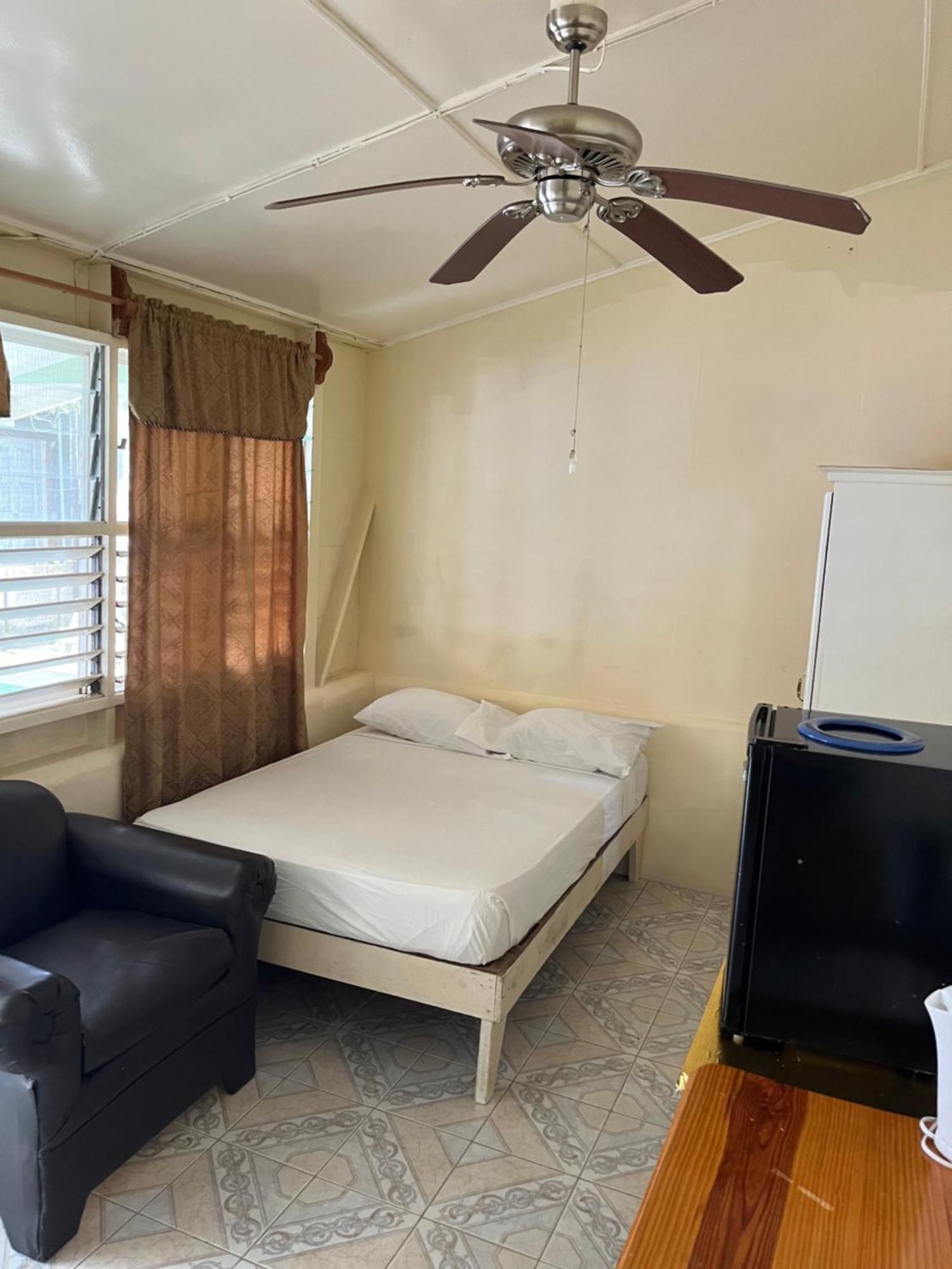 Andre'S Guest House Negril Exteriör bild